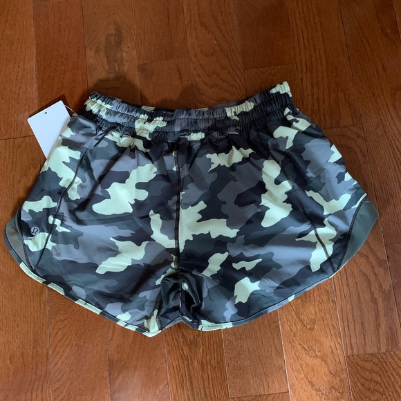 LULULEMON HOTTY HOT SHORT 4”-CRISPIN GREEN CAMO, 8 - Picture 4 of 11